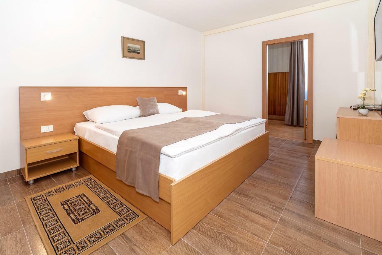 Hotel Omorika プナト エクステリア 写真