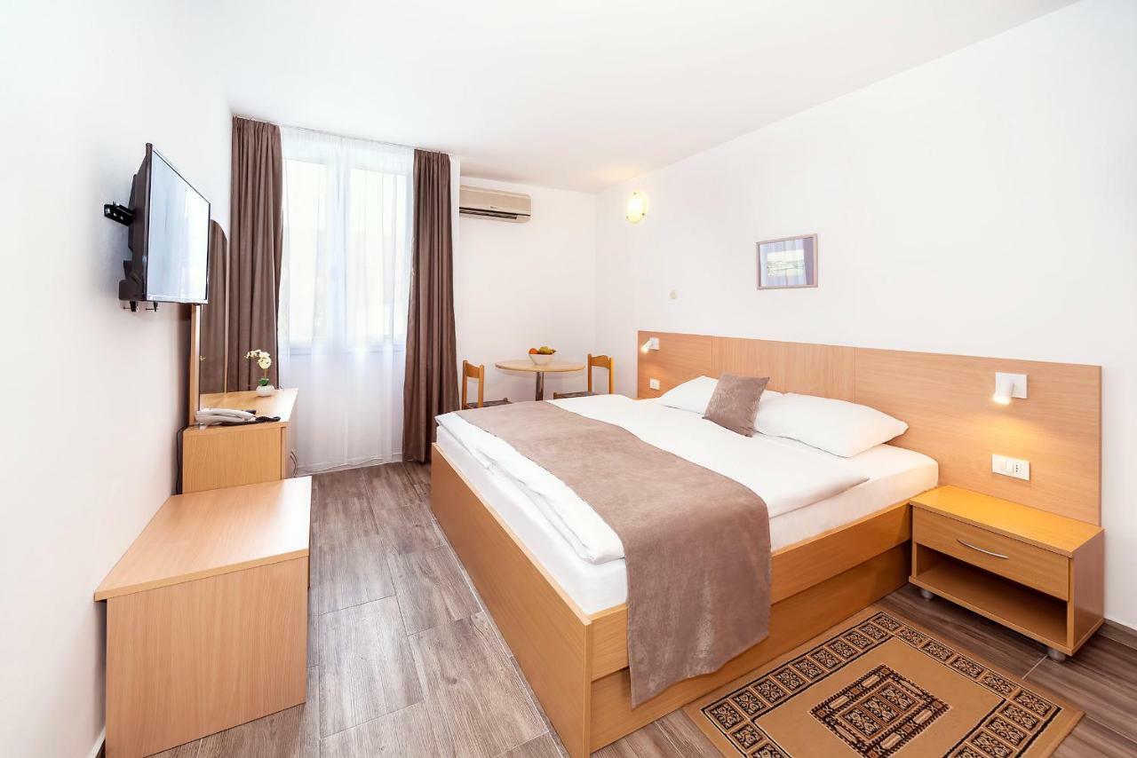 Hotel Omorika プナト エクステリア 写真