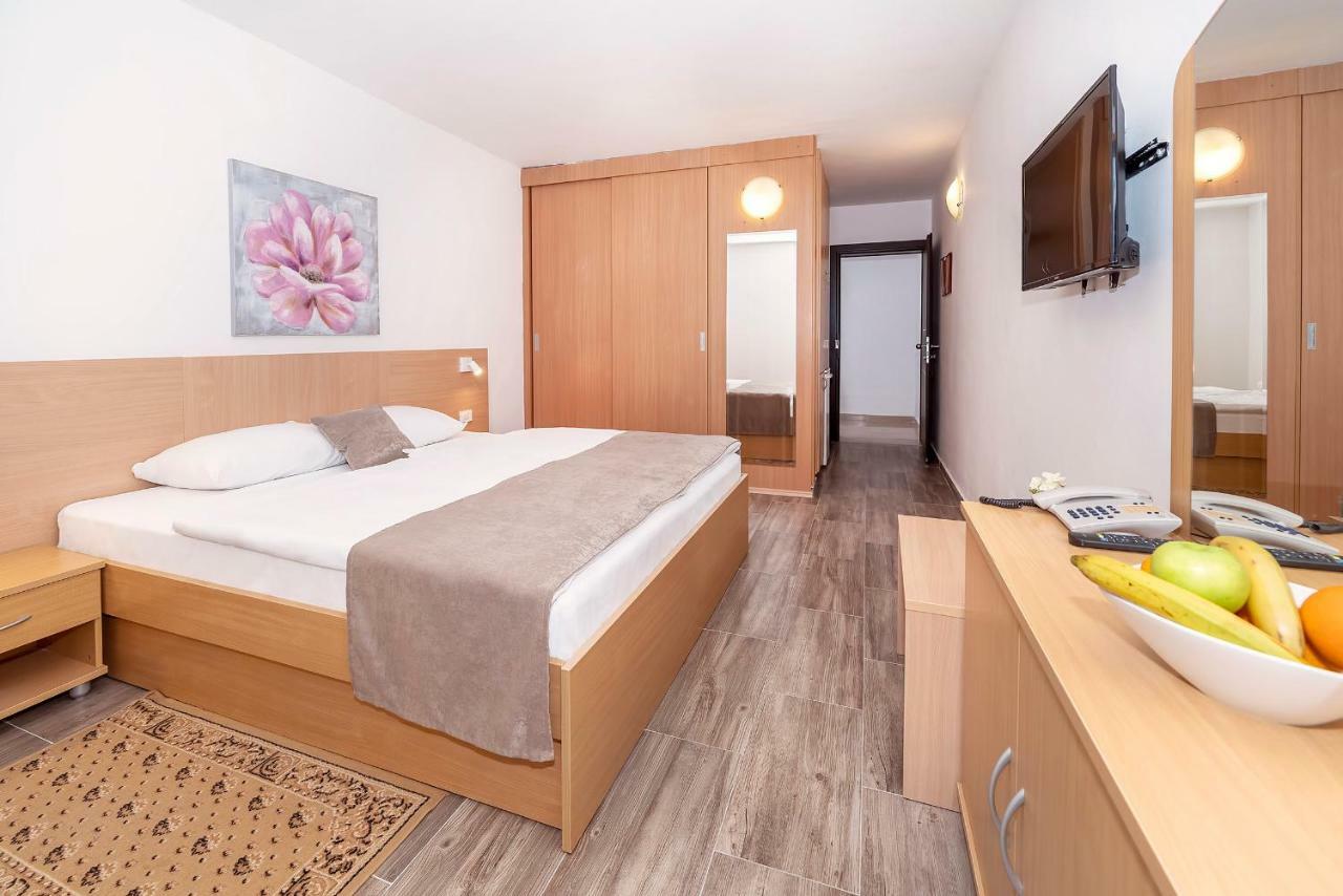 Hotel Omorika プナト エクステリア 写真
