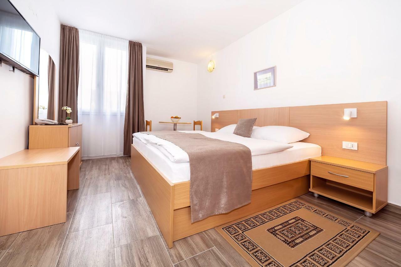 Hotel Omorika プナト エクステリア 写真